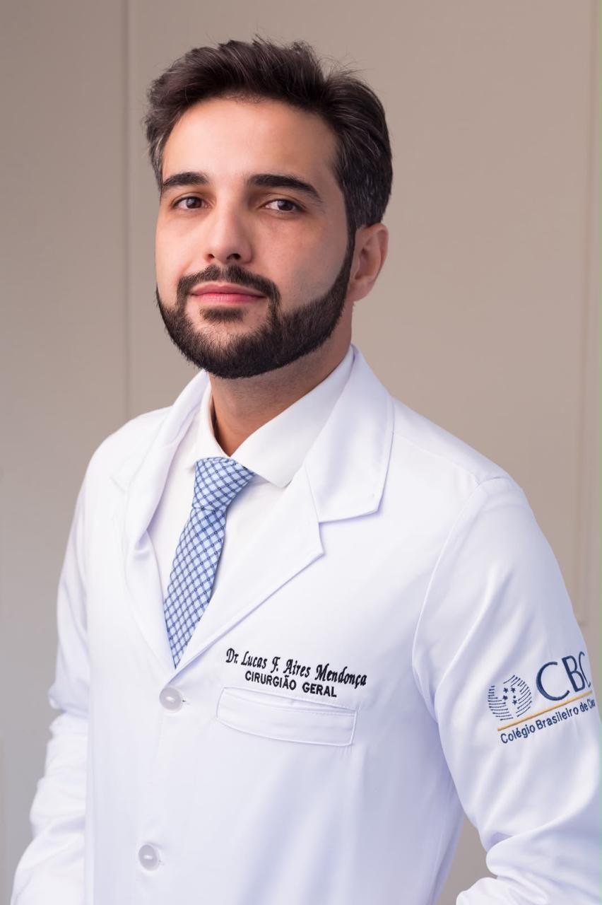 Dr. Lucas Aires de jaleco, cirurgião geral